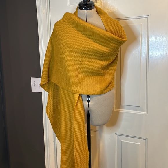 Mustard gold yellow acrylic wrap, generous 88” x 19” for versatile wear - Picture 3 of 4
